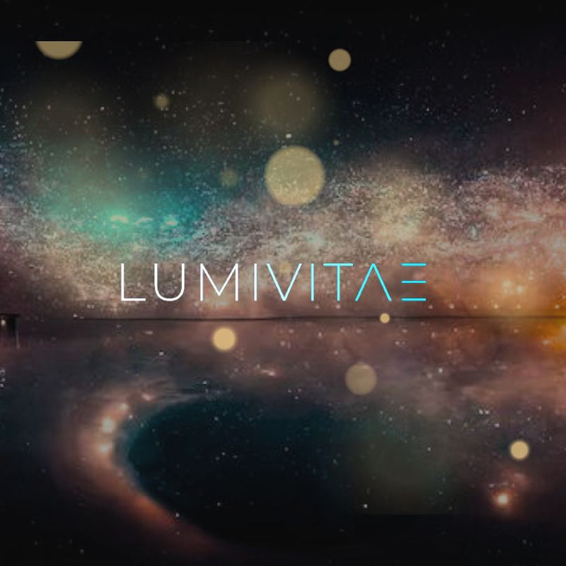 Das LumiVitae Logo leuchtend in einem farbenfrohen, galaktischen Hintergrund mit schwebenden goldenen Lichtpunkten, die ein futuristisches und inspirierendes Ambiente vermitteln.