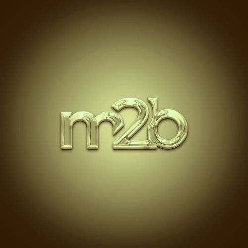 Goldenes m2b-Logo mit glänzender 3D-Optik vor einem braunen Hintergrund – Symbol für moderne Finanzbildung und digitales Unternehmertum.